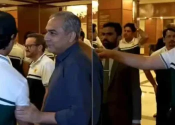 പിസിബി മേധാവിക്ക് മുന്നിൽ കുമ്പിടണം; തൊപ്പി അഴിച്ചുമാറ്റാൻ ആജ്ഞാപിച്ച് ടീം മാനേജർ’; പാക് ക്രിക്കറ്റ് താരങ്ങൾക്ക് നേരിട്ട അപമാനം വൈറൽ!