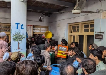 പാകിസ്ഥാനിൽ സ്കൂൾ കെട്ടിടം തകർന്നു വീണ് വൻ ദുരന്തം ; 27 കുട്ടികളും അധ്യാപകനും മരിച്ചു