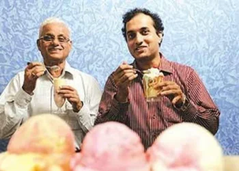 പ്രതിസന്ധികളെ തോൽപ്പിച്ച ജീവിത വിജയം: റെയിൻകോട്ടും പടക്കവും വിറ്റയാൾ ദക്ഷിണേന്ത്യയിലെ ഐസ്ക്രീം രാജാവായ കഥ