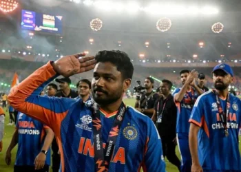 സെഞ്ചുറി സിക്സുകളിലേക്ക് ഇനി ദൂരം വെറും രണ്ട് ഹിറ്റുകൾ മാത്രം; വമ്പൻ റെക്കോർഡിന്റെ പടിവാതിലിൽ സഞ്ജു സാംസൺ