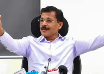 പാൻമസാല പരസ്യം ചെയ്യുന്നു; ആദ്യം മക്കളെക്കൊണ്ട് കഴിപ്പിക്കൂ”; താരങ്ങളോട് തുറന്നടിച്ച് എഫ്.ഡി.എ കമ്മീഷണർ തുക്കാറാം മുണ്ടെ