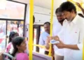 ബസ് കണ്ടക്ടർ ആയി മുഖ്യമന്ത്രി വിജയ് ; തമിഴ്നാട്ടിൽ പെൺകുട്ടികളുടെ സൗജന്യ ബസ് യാത്ര വിപുലീകരിച്ചു
